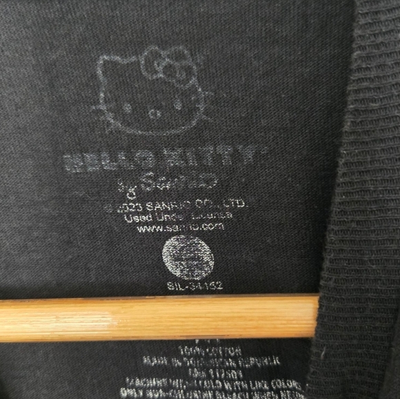 Hello Kitty Racing Black and Pink T-Shirt Size Medium - Picture 4 of 4